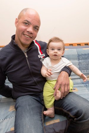 Heroic Volunteer Saves Baby thanks to his Quick Thinking