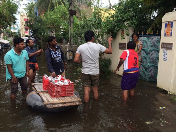 Volunteers Deliver Essentials Directly to those Affected by Chennai Flooding